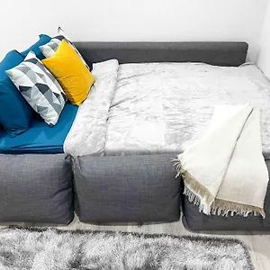 Luxury In The Heart Of Midtown Apartment